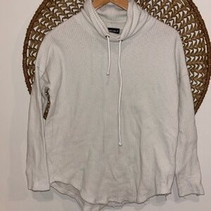 Wantable cream waffle knit mock turtleneck sweaterhsirt size small